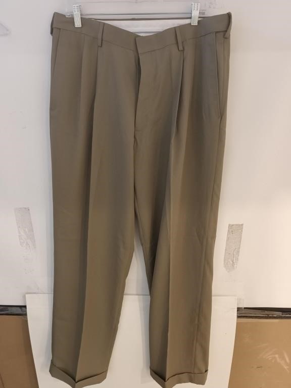 HAGGAR CLOTHING PLEATED CLASSIC FIT DRESS PANTS