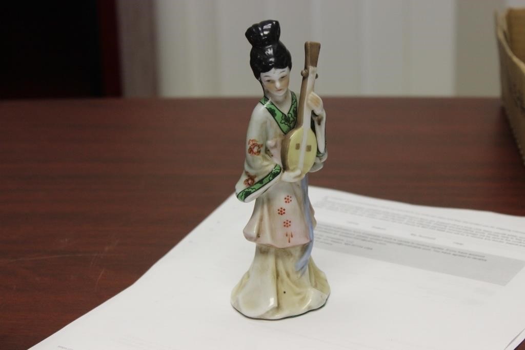 A Chinese Porcelain Musician