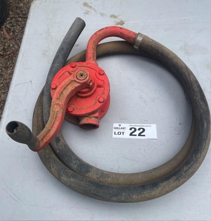 Hand wind pump and hose for 44G drum
