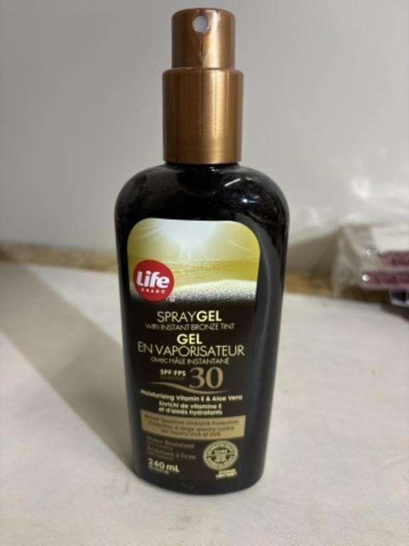 Spray with instant bronze tint SPF 30