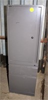 Metal Storage Cabinet w/ Drawers