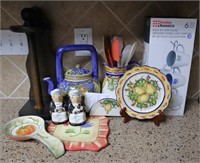 Kitchen Décor - S&P, Mug Set, Towel Holder