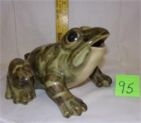 pottery  frog