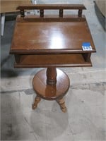 pedestal writing table