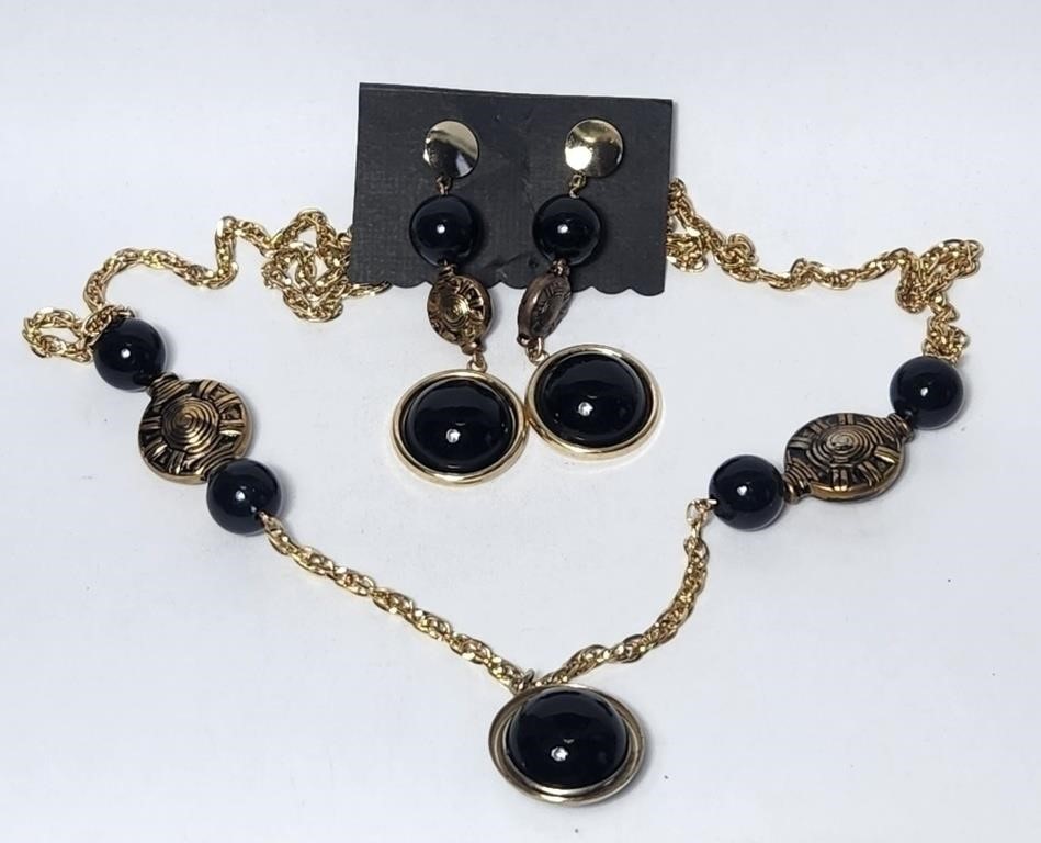 Pendant Necklace Earring Set Faux Gold & Onyx Bea