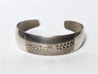 Etched Flower Leaf Silver Bracelet Cuff Style SigG