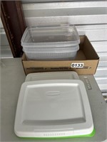 2 Large Rubbermaid Containers U232