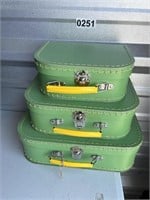 3 Small Stacking Suitcase Decor U234