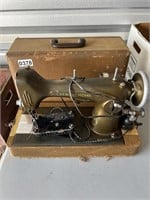 Vintage New Home Sewing Machine U251