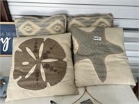 4 Pillows U237