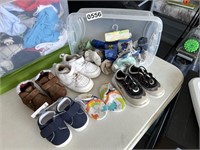 Baby Shoes, Mitts, & Socks U240