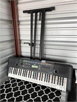 Yamaha Digital Keyboard w/Stand U245