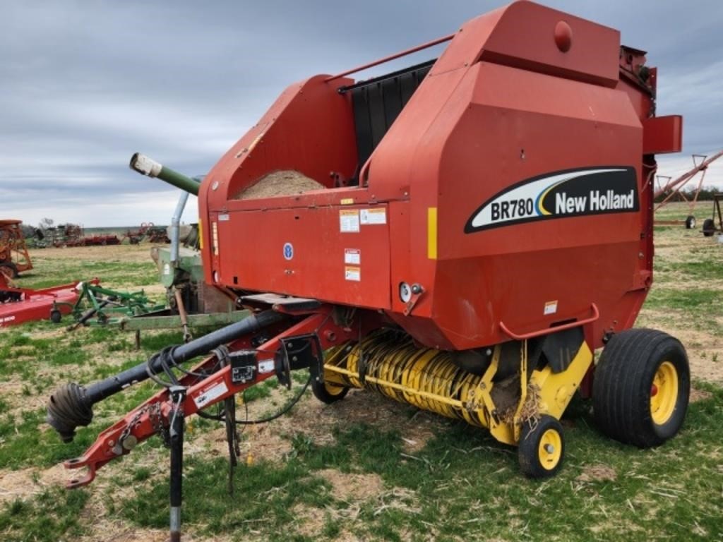 NH BR780 Round Baler #25613