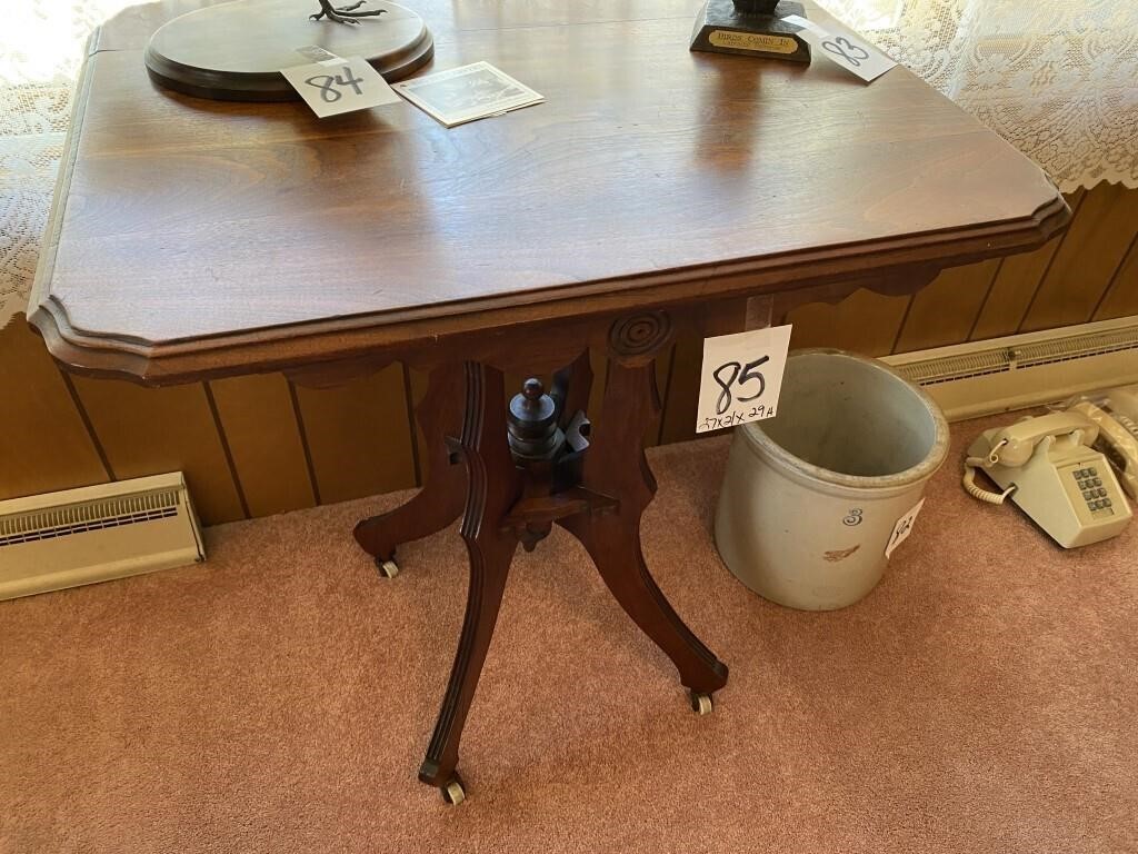 ANTIQUE SOLID WOOD TABLE