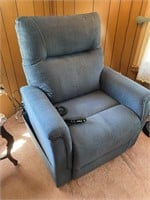 ELECTRIC LIFT CHAIR - NICE AND CLEAN