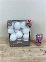 Indoor snowball fight game