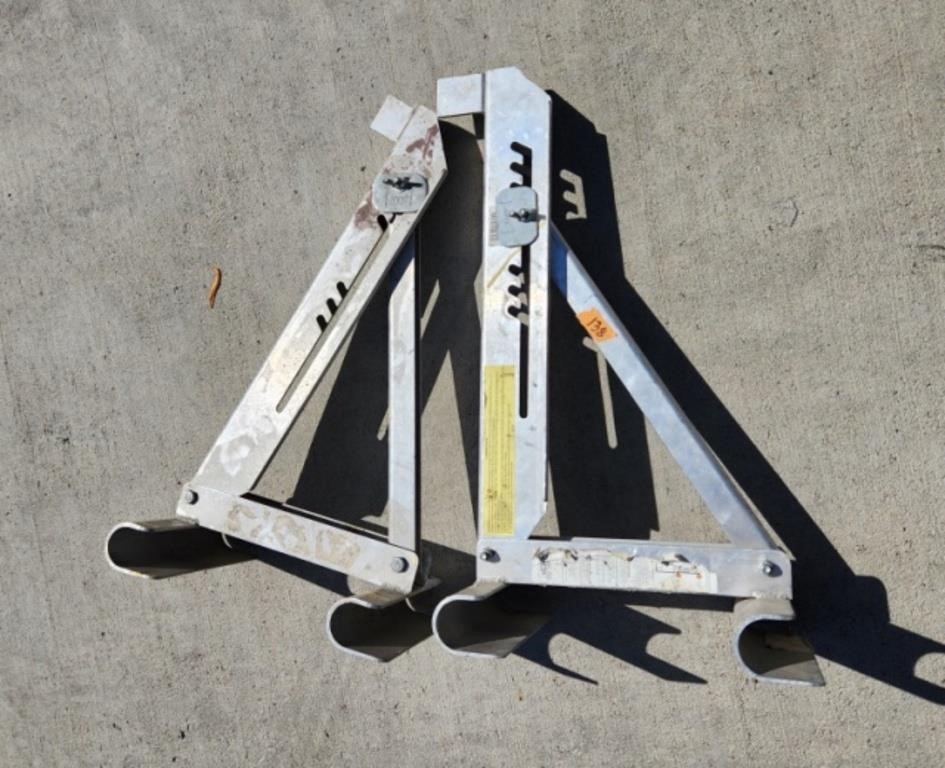 Aluminum adjustable ladder jacks