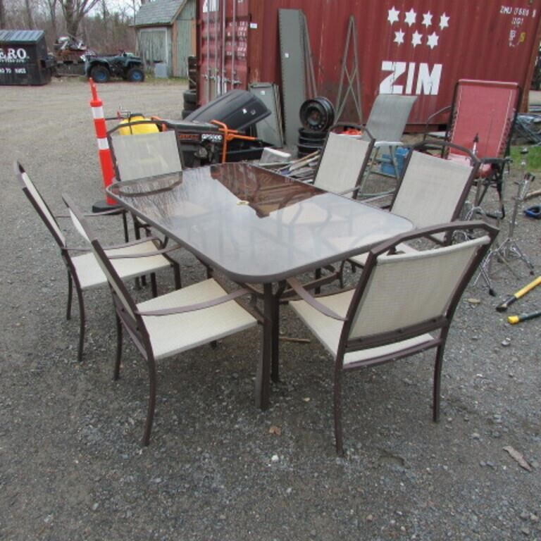 PATIO TABLE W/ 6 CHAIRS