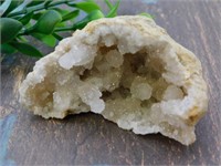 GEODE ROCK STONE LAPIDARY SPECIMEN