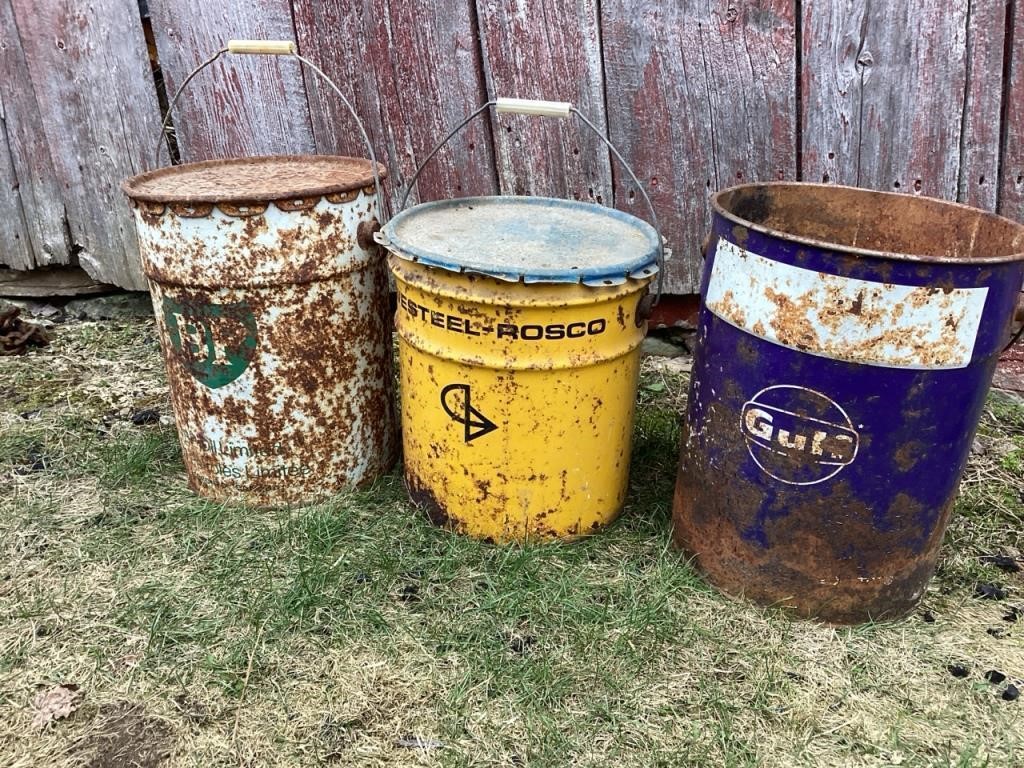 OFFSITE -Vintage metal pails