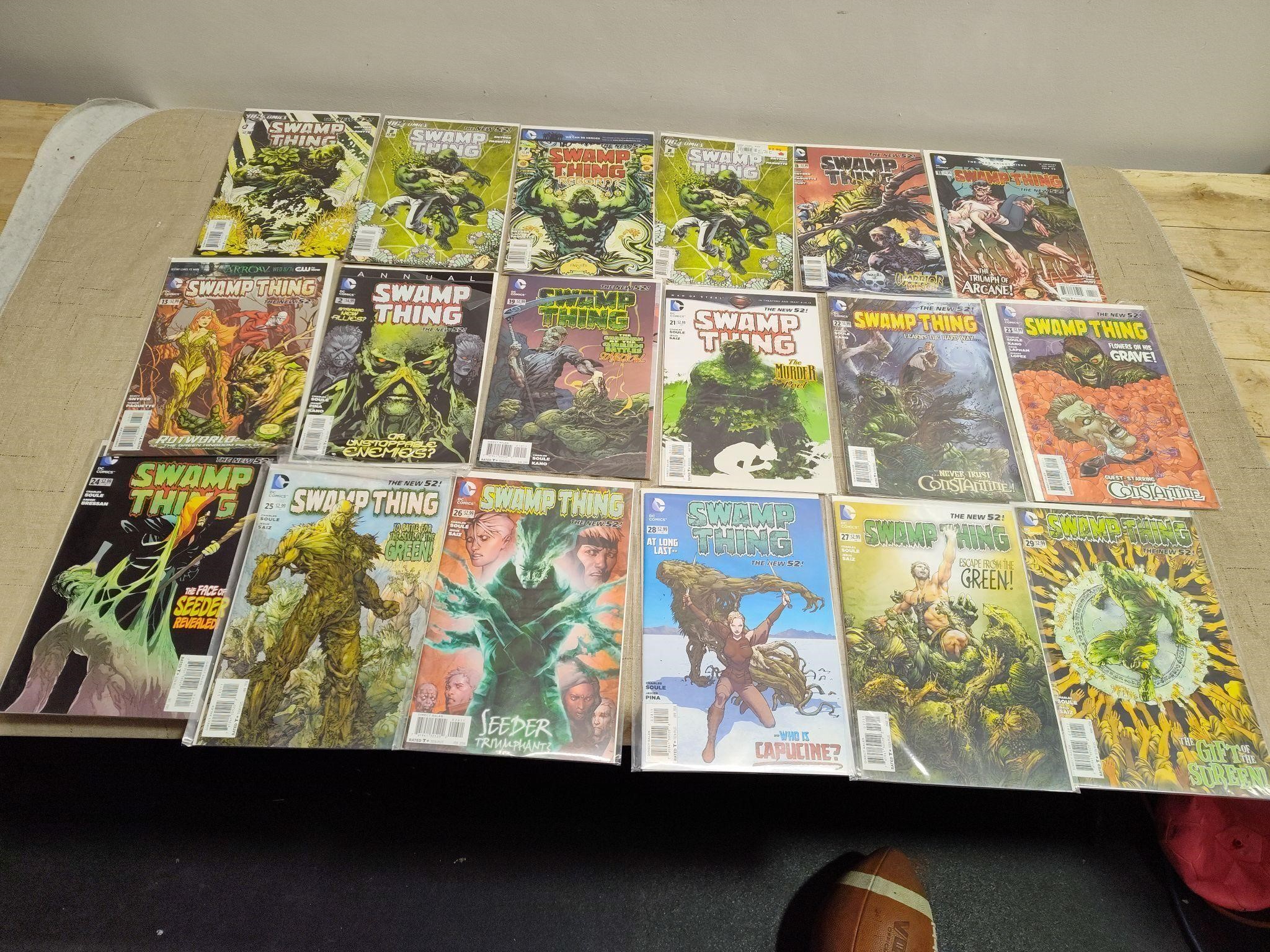 (18) Swamp Thing Comic Books
