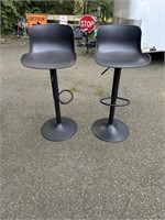 2 BLACK STOOL CHAIRS