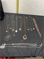 Lot of 14 chains