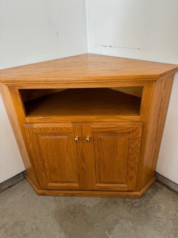 Amish made oak corner cabinet