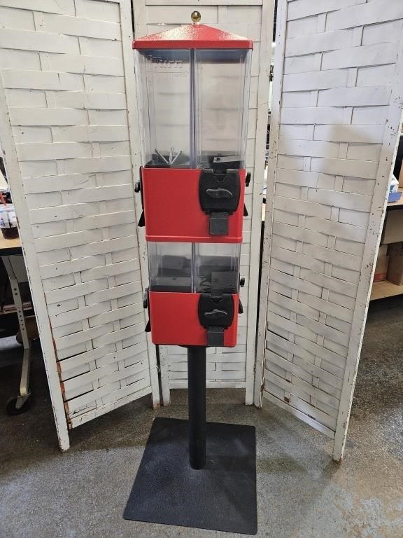 USA  UTurn Vending Machine with Key 10 x 58"