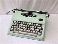 Maplefield Vintage Typewriter