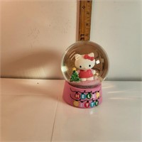 Hello Kitty snowglobe