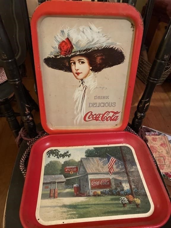 2 Coca Cola trays