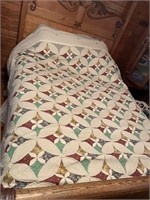 Quilted look bedspread and two pillow cases