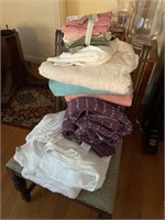 Assortment of towels & washcloths