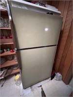 Green Sears Coldspot refrigerator - works