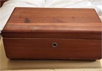 Vintage Lane cedar box