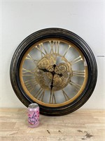 Round wall clock