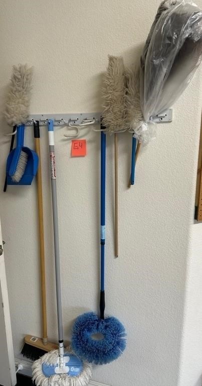 L - MIXED LOT OF MOPS & BRUSHES (G4)