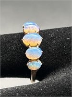 10K Gold Opal Ring Size  7.5, TW 1.9g