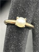 Gold Pearl Ring Size 7.5, Total Weight 2.6g