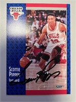 Bulls Scottie Pippen Signed Card with COA