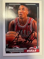 Bulls Scottie Pippen Signed Card with COA