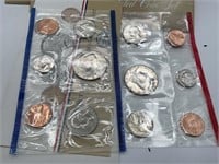 SET OF 5 1986 UNCIRCULATED COIN SETS WITH D AND P
