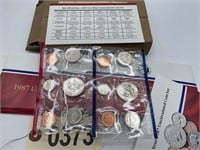 SET OF 5 1987 UNCIRCULATED COIN SETS WITH D AND P
