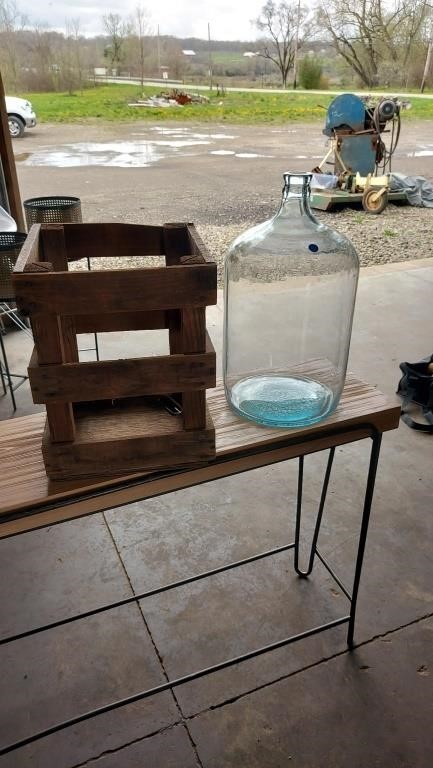 Carboy w/crate