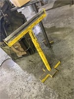 Adjustable stand with roller