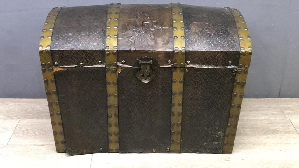 Storage Trunk - Needs Glue On Some Of The Tin
