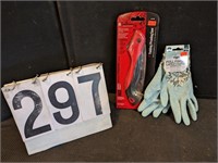 Corona 7" Folding Pruning Saw & Digz Gloves