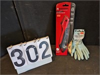 Corona 8" Folding Pruning Saw & Digz Gloves