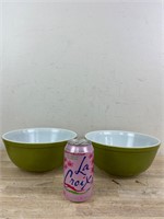Two vintage green Pyrex bowls